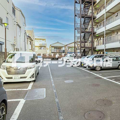 メガロン仲六郷　駐車場