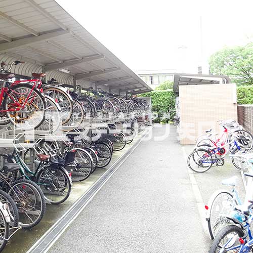 ワイズ２２２　駐輪場