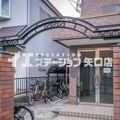 シュロス東嶺 駐輪場